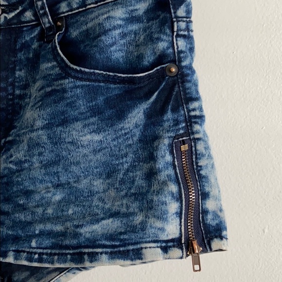 Forever21 acid wash denim short shorts - Picture 2 of 5